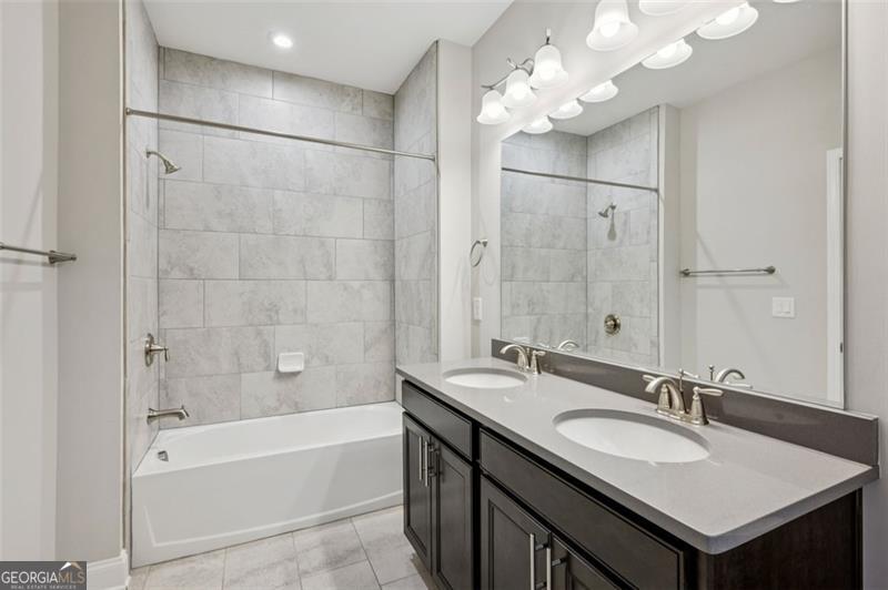 2025 Humboldt Park Lane