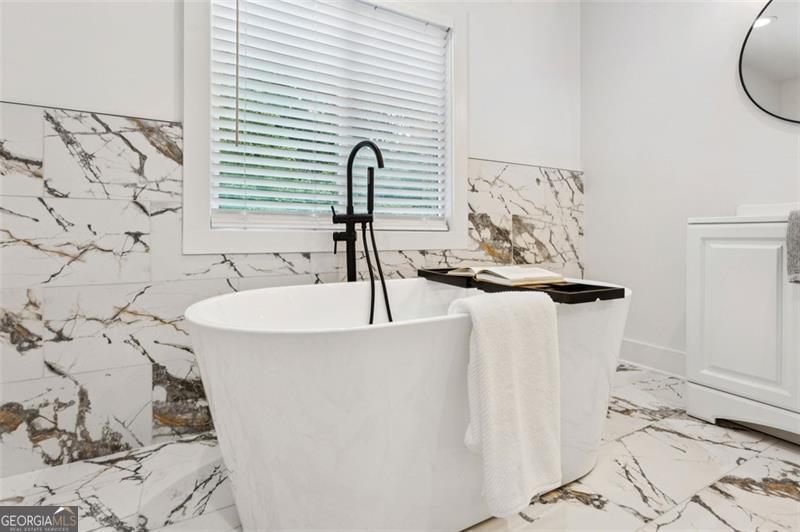 2779 Dale Creek Drive NW