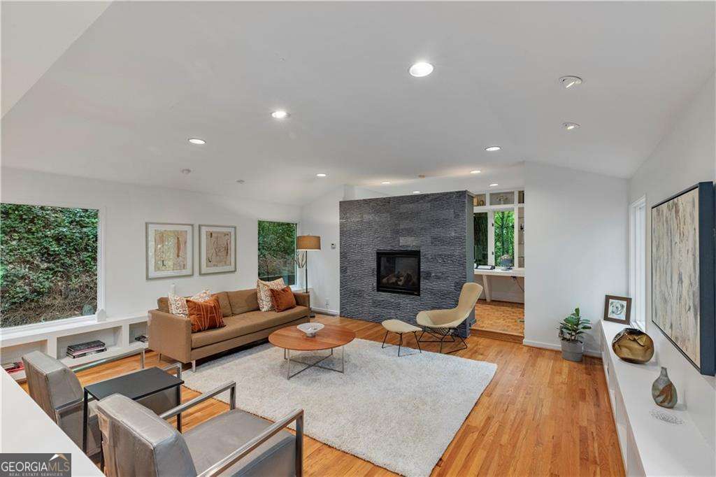 2050 Eldorado Drive NE