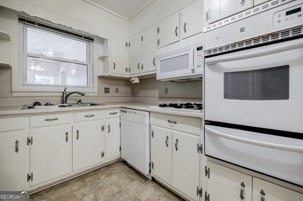 3690 Herren Drive SW