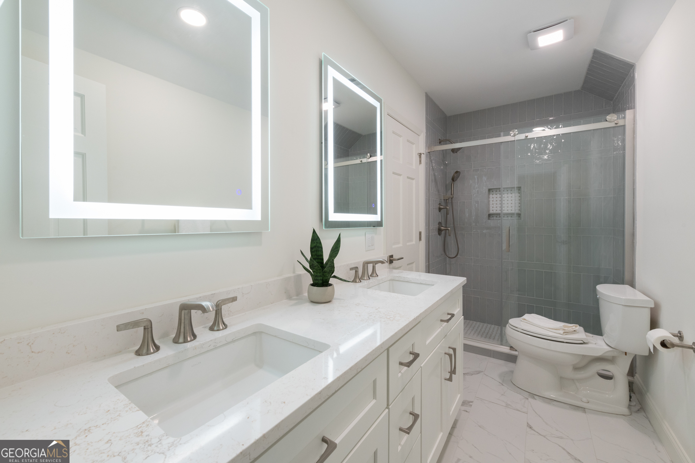 7770 N Spalding Lake Drive