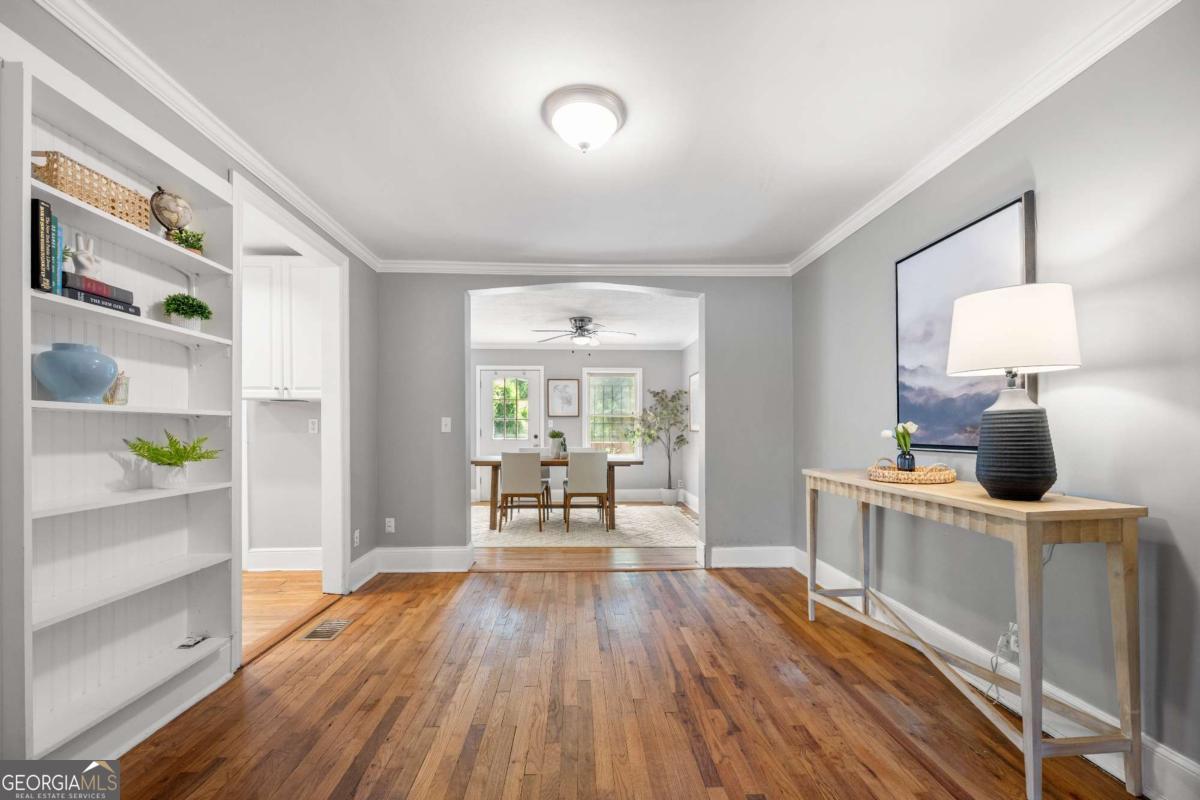 1938 Maywood Place NW