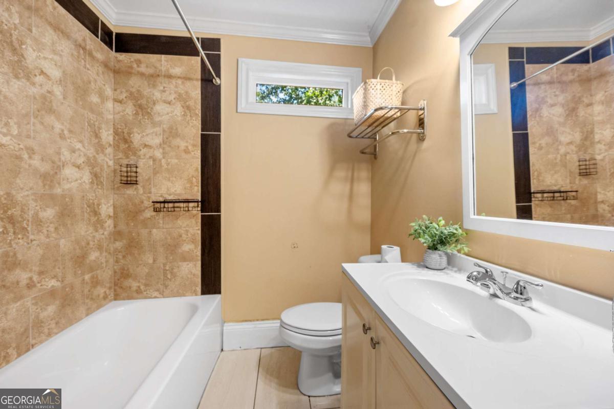 1938 Maywood Place NW