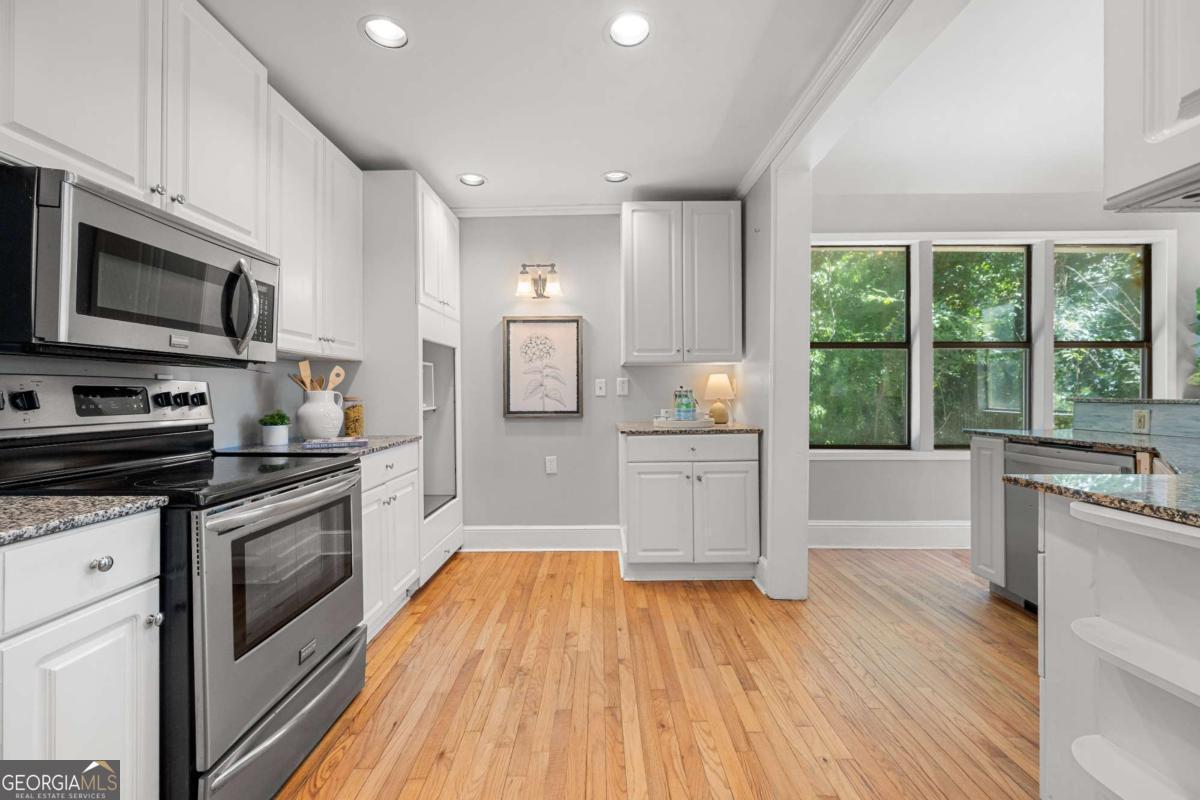 1938 Maywood Place NW