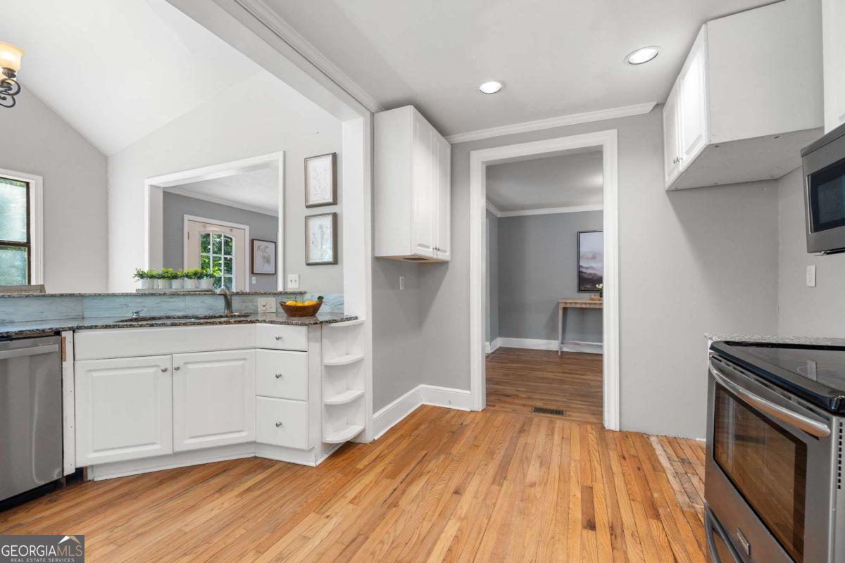 1938 Maywood Place NW