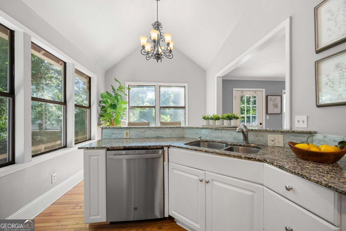 1938 Maywood Place NW