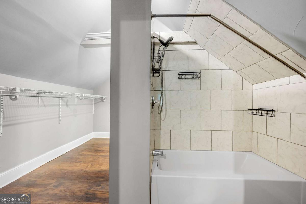 1938 Maywood Place NW