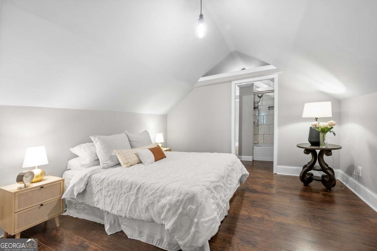 1938 Maywood Place NW