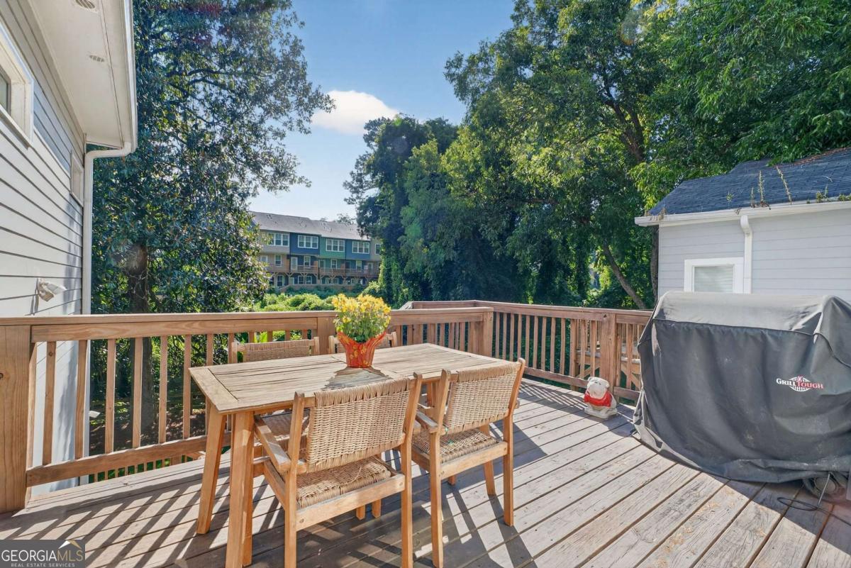 1054 White Oak Avenue SW