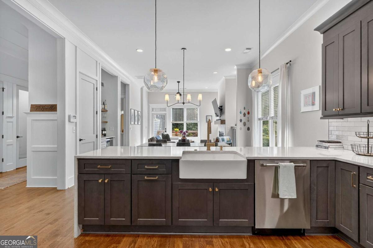 1054 White Oak Avenue SW