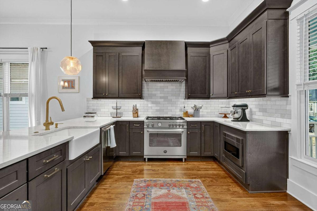 1054 White Oak Avenue SW