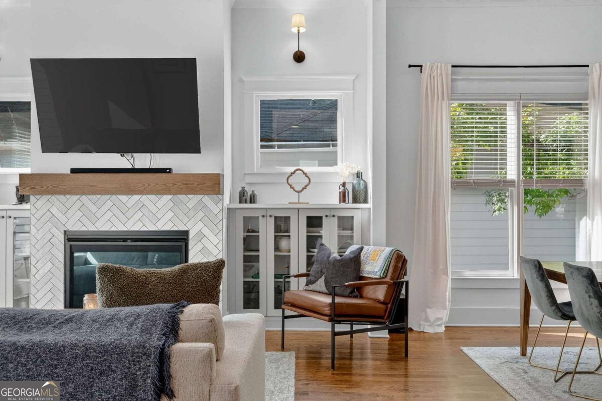 1054 White Oak Avenue SW