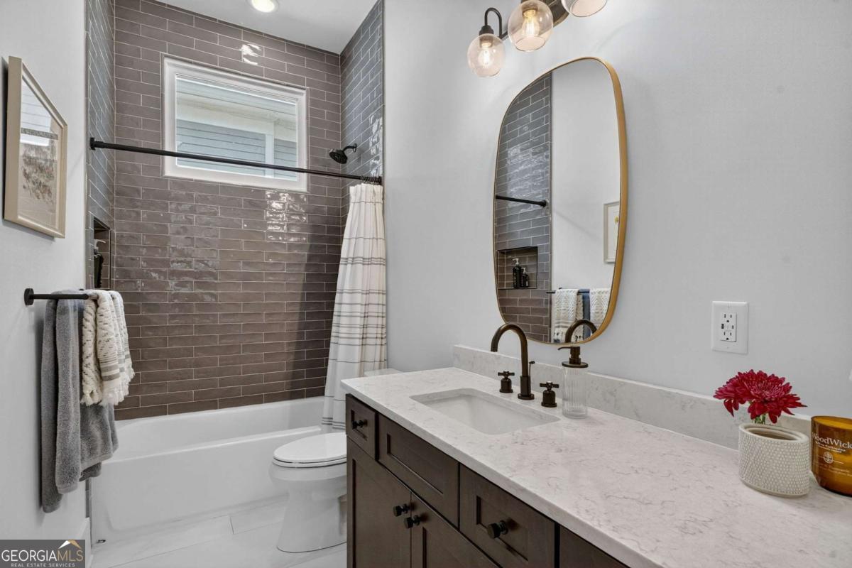 1054 White Oak Avenue SW