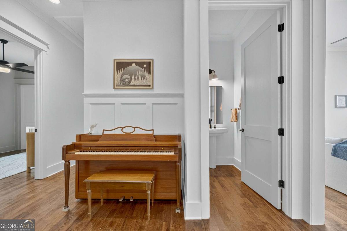 1054 White Oak Avenue SW