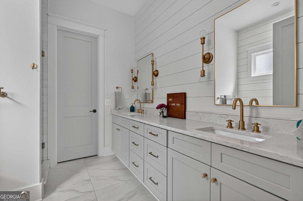 1054 White Oak Avenue SW