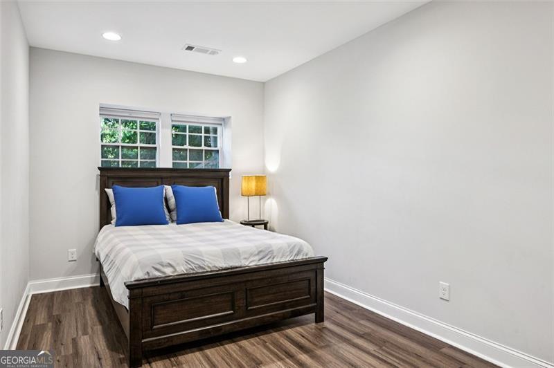 2296 Valley Brook Way NE