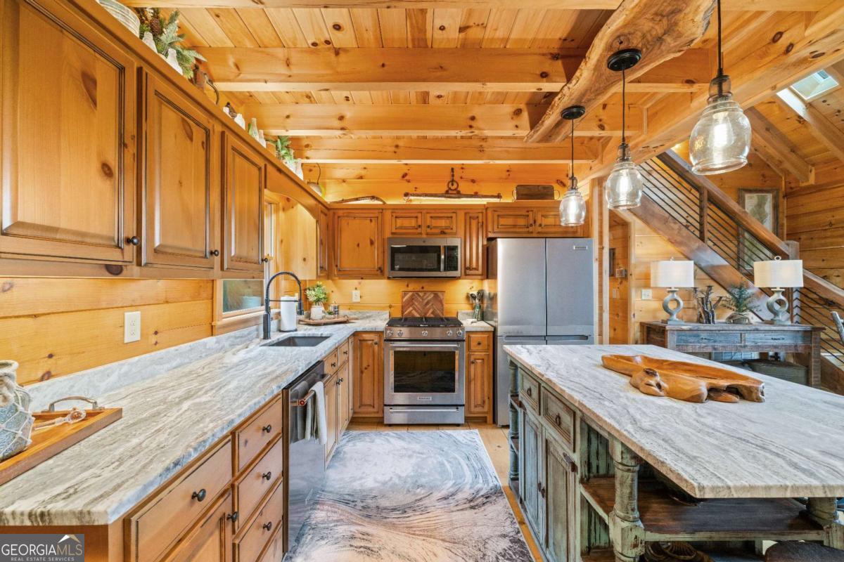 851 N Moreland Drive N