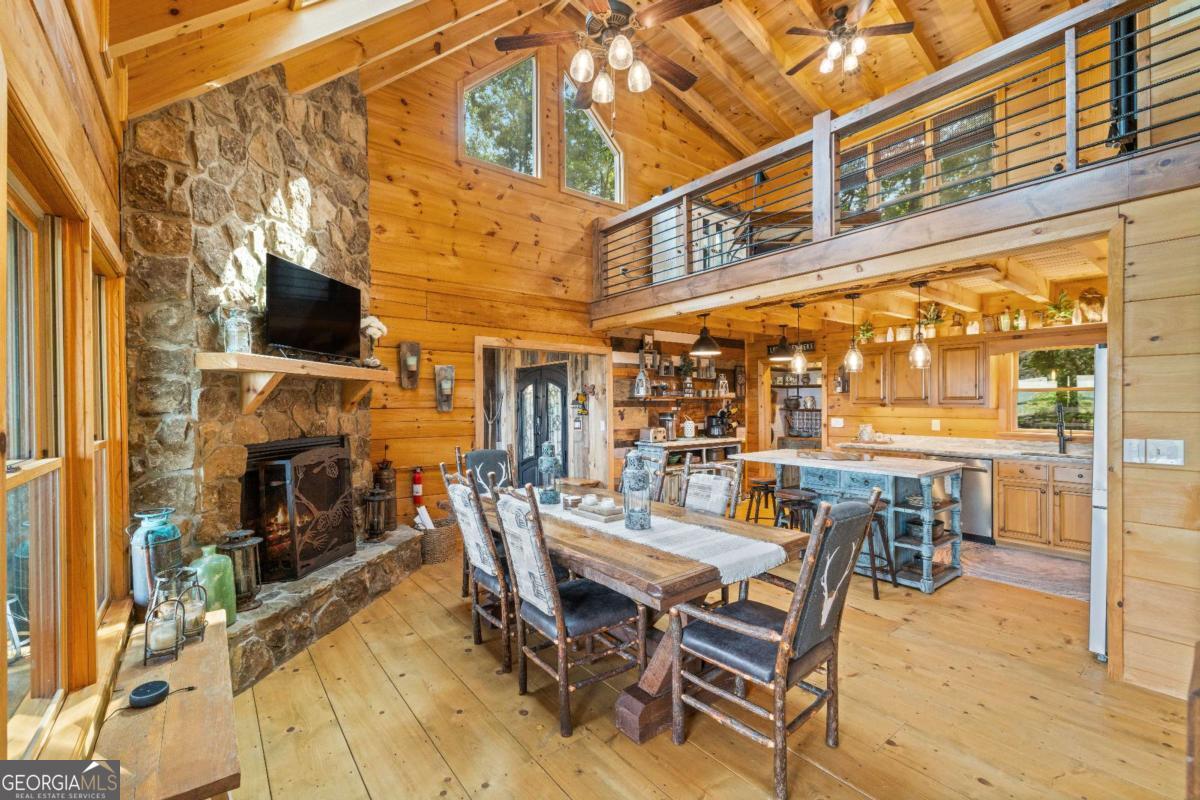 851 N Moreland Drive N