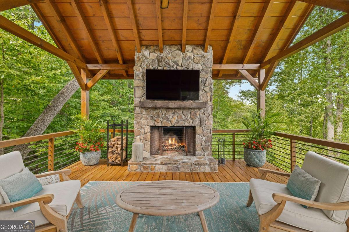 851 N Moreland Drive N