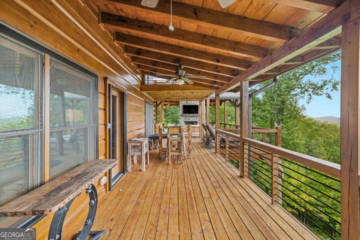 851 N Moreland Drive N