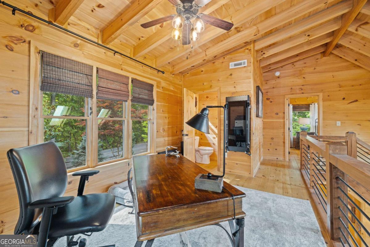 851 N Moreland Drive N