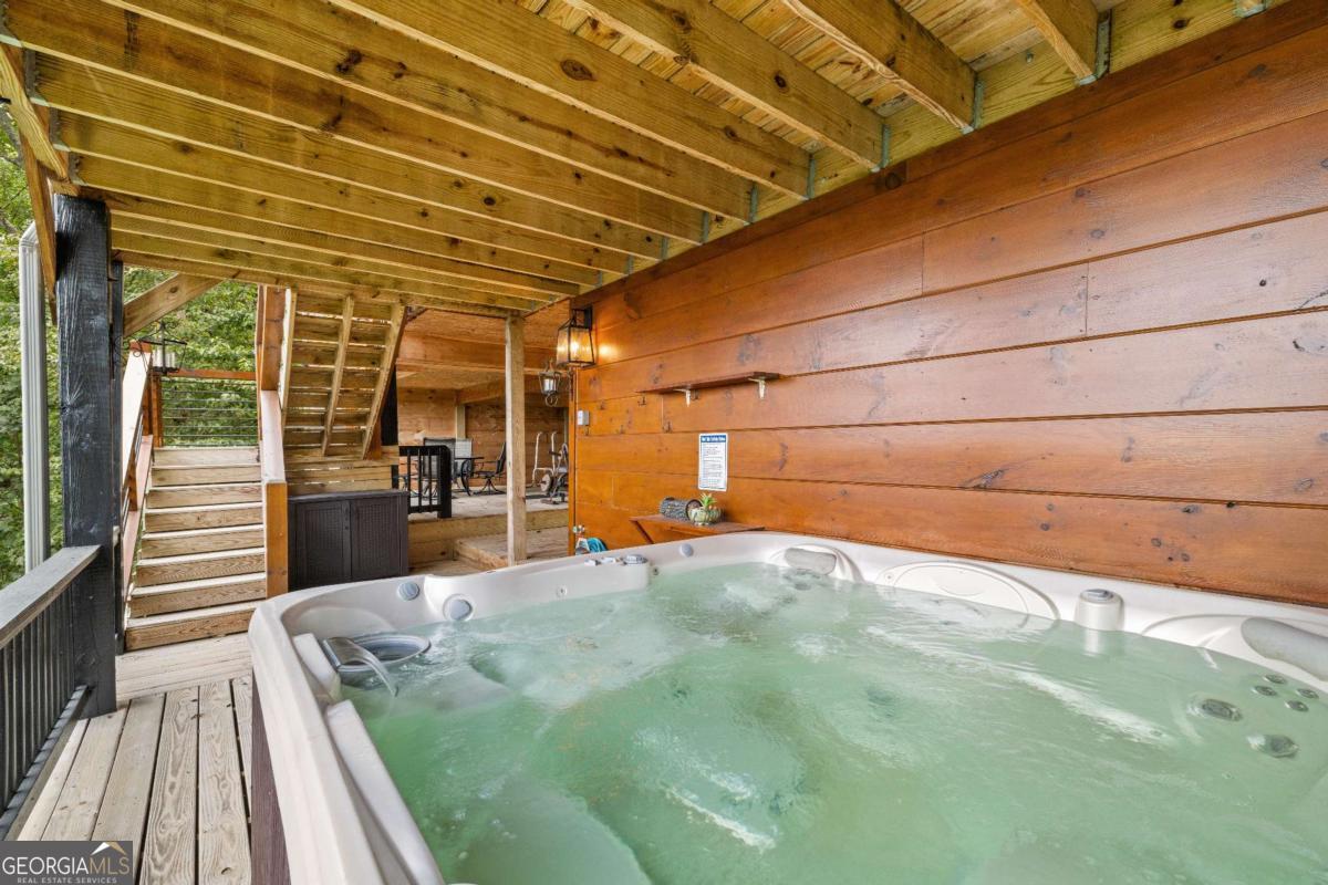 851 N Moreland Drive N