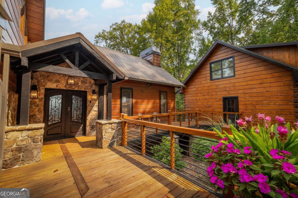 851 N Moreland Drive N