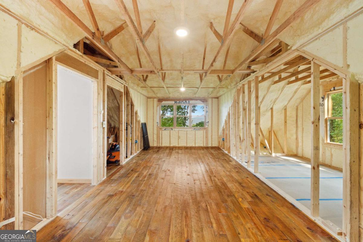 851 N Moreland Drive N