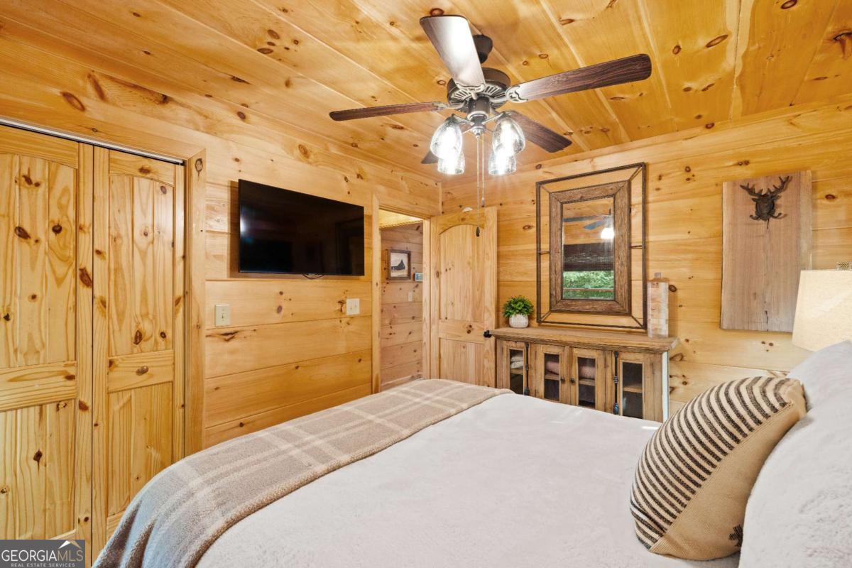 851 N Moreland Drive N