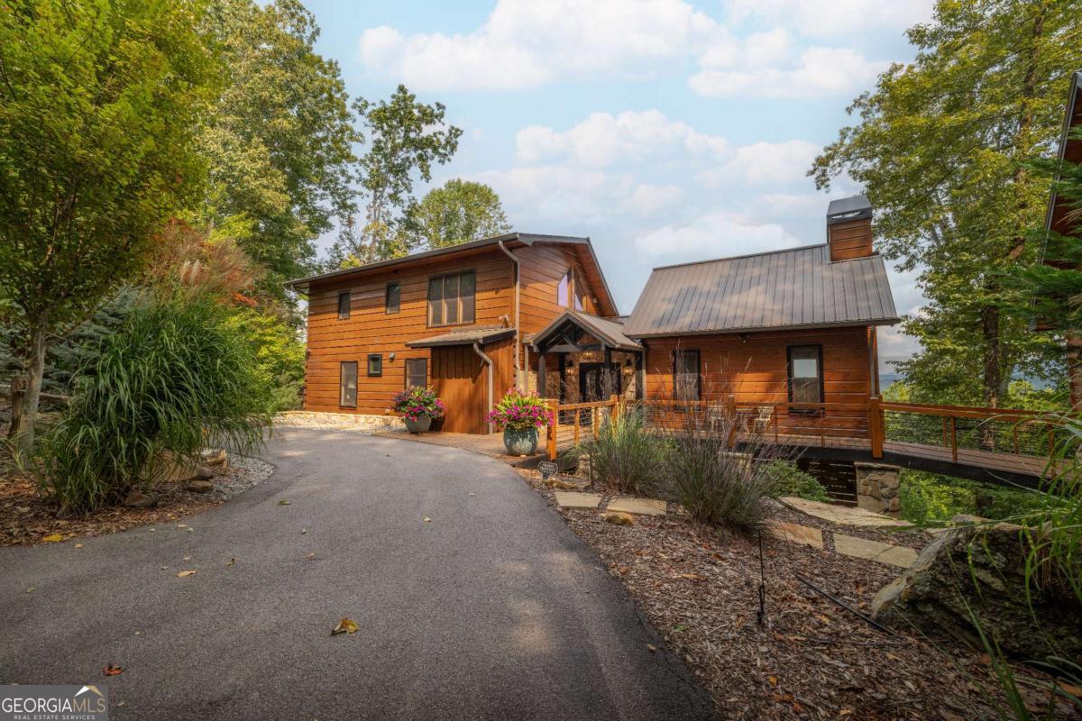 851 N Moreland Drive N