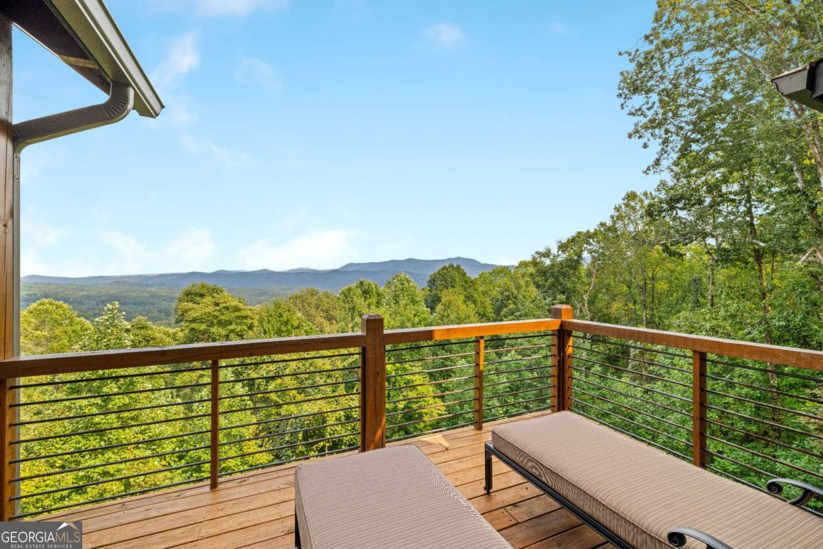 851 N Moreland Drive N