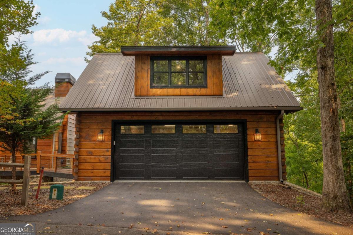 851 N Moreland Drive N