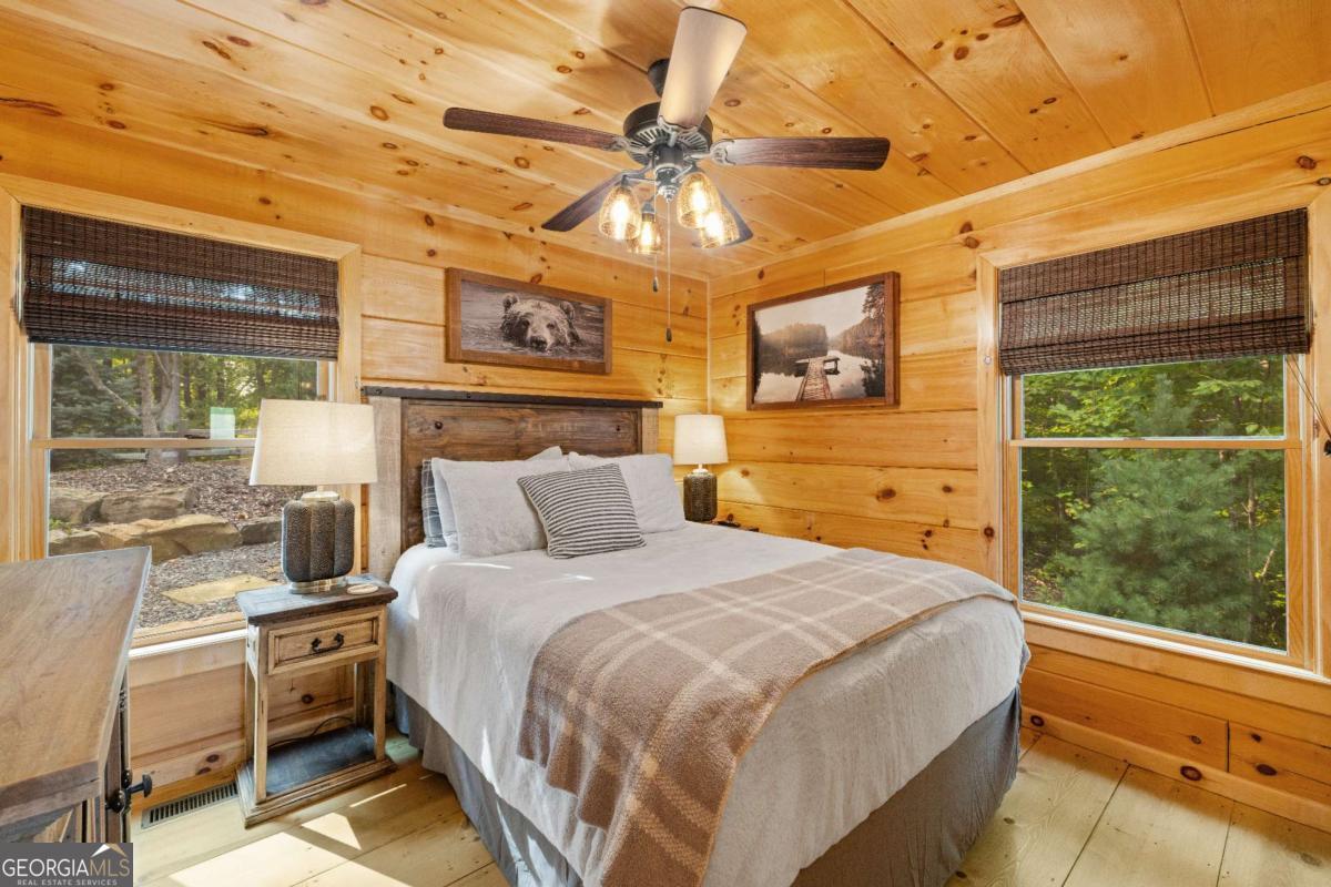 851 N Moreland Drive N