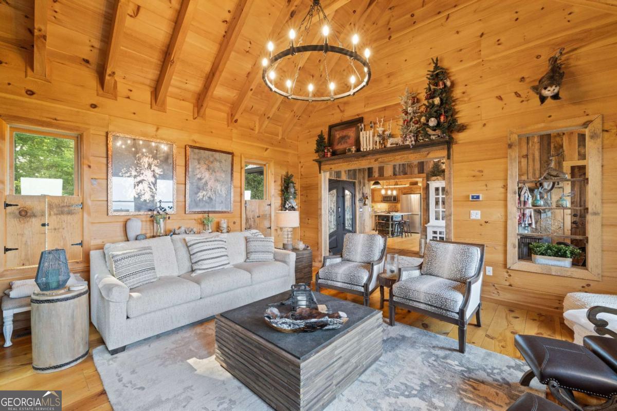 851 N Moreland Drive N