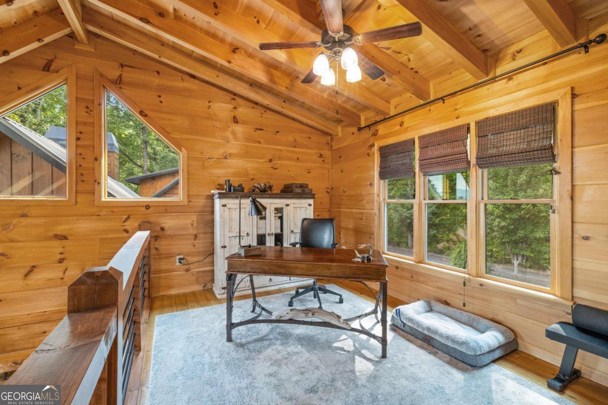 851 N Moreland Drive N