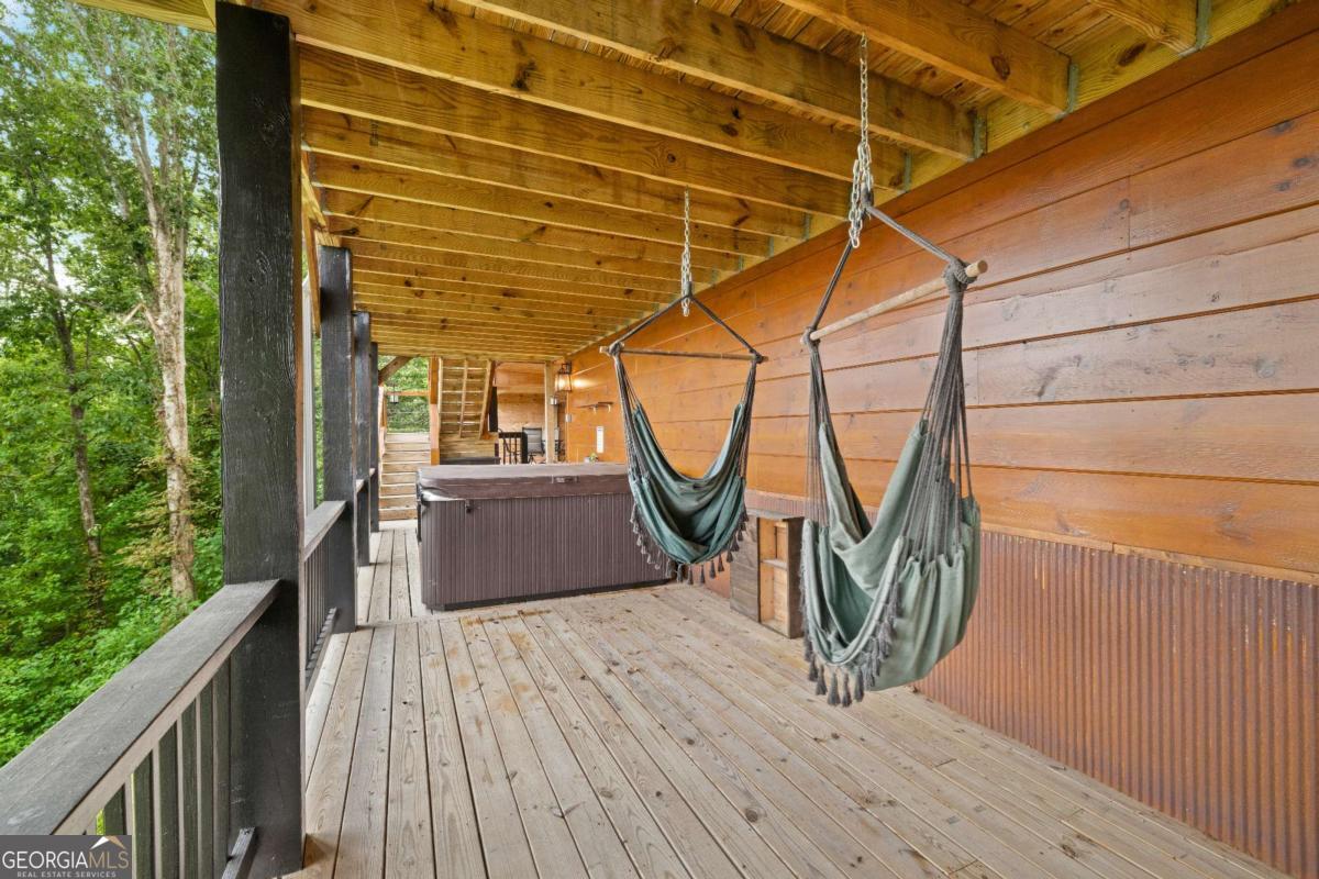 851 N Moreland Drive N