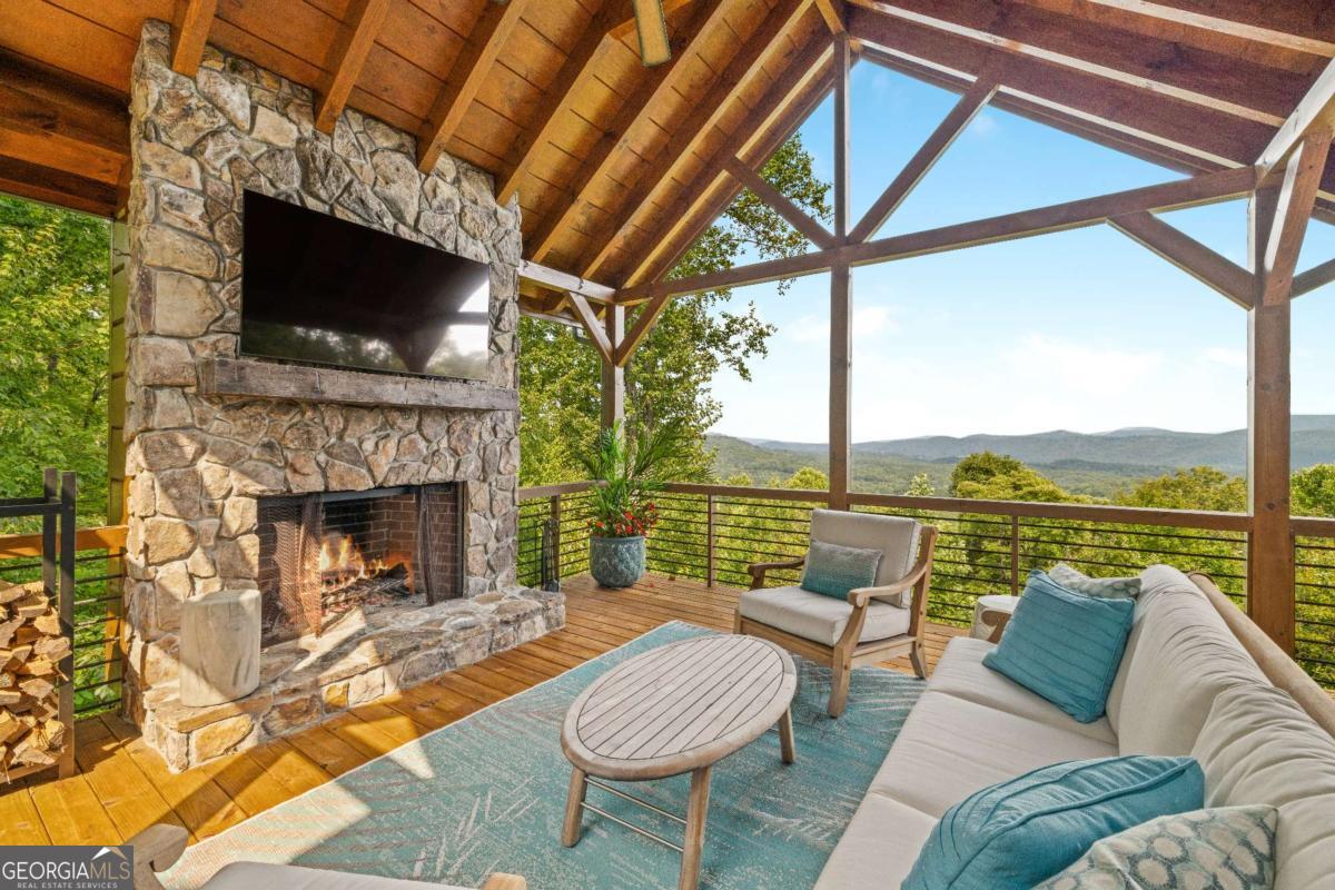 851 N Moreland Drive N