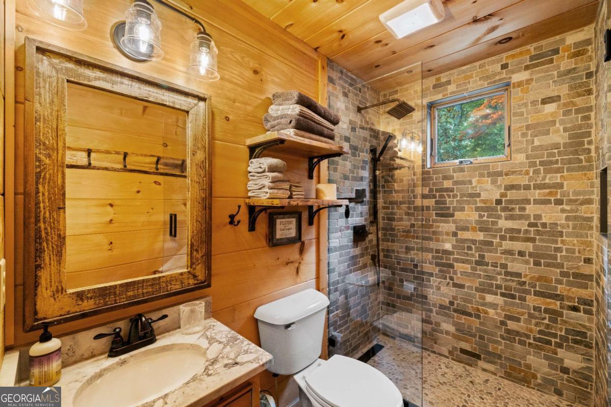 851 N Moreland Drive N