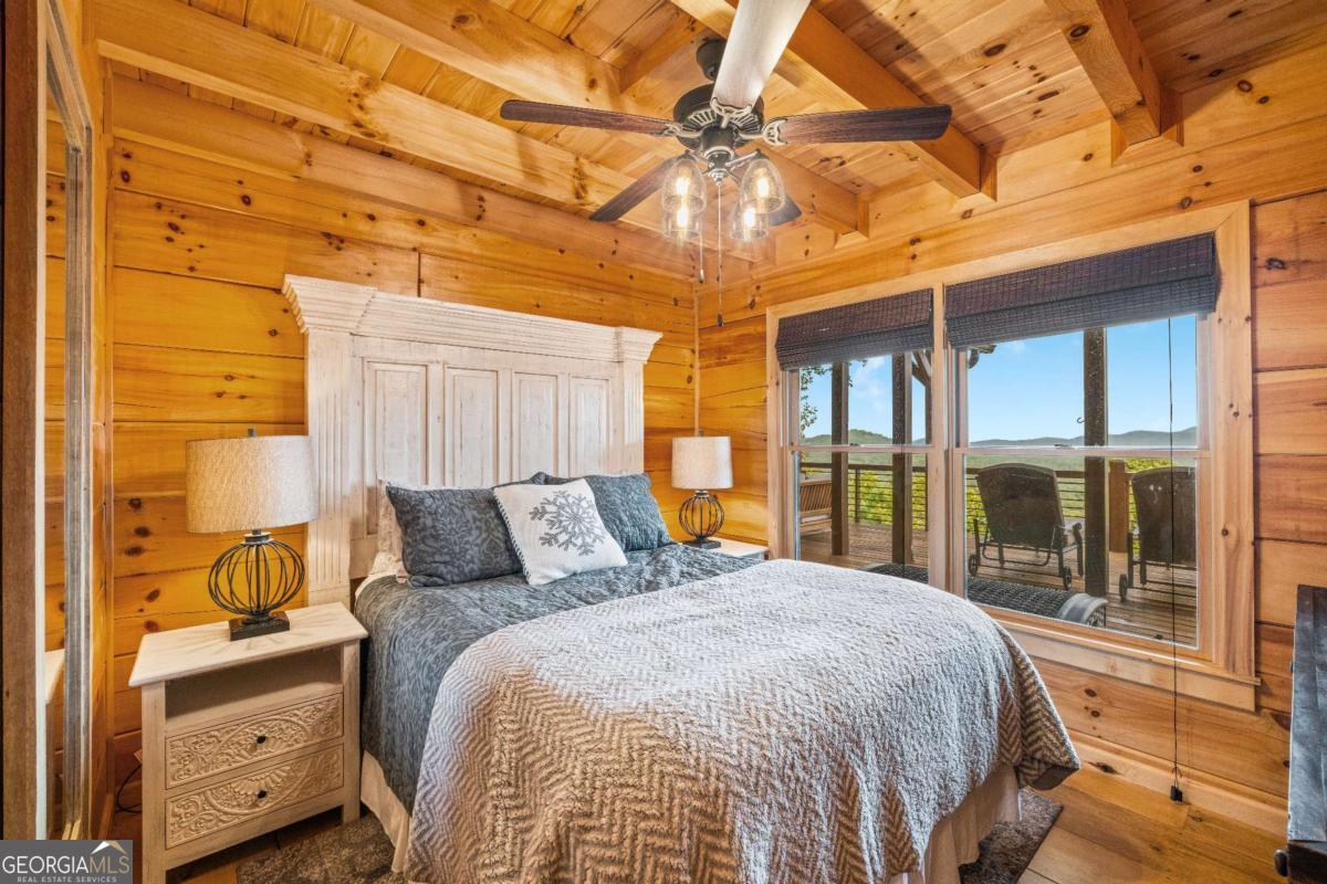 851 N Moreland Drive N