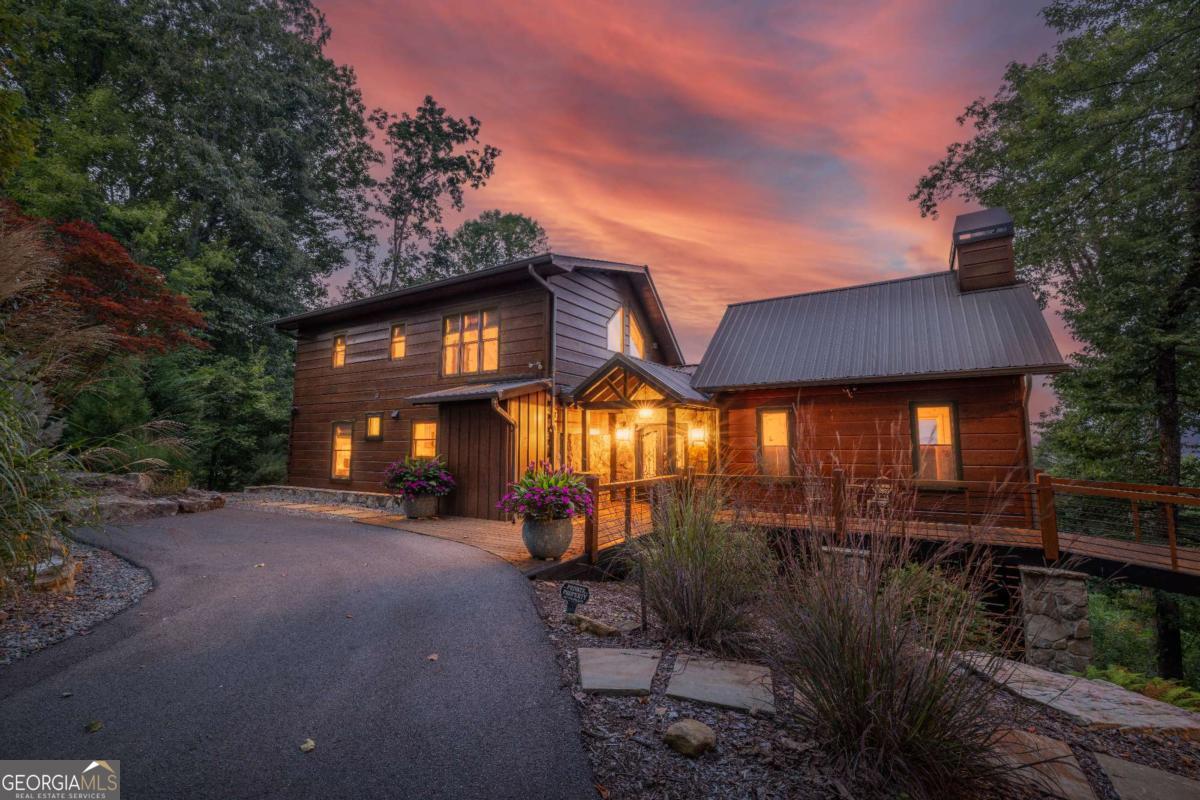 851 N Moreland Drive N