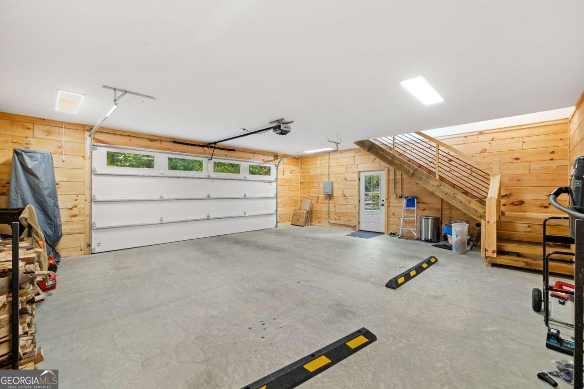 851 N Moreland Drive N