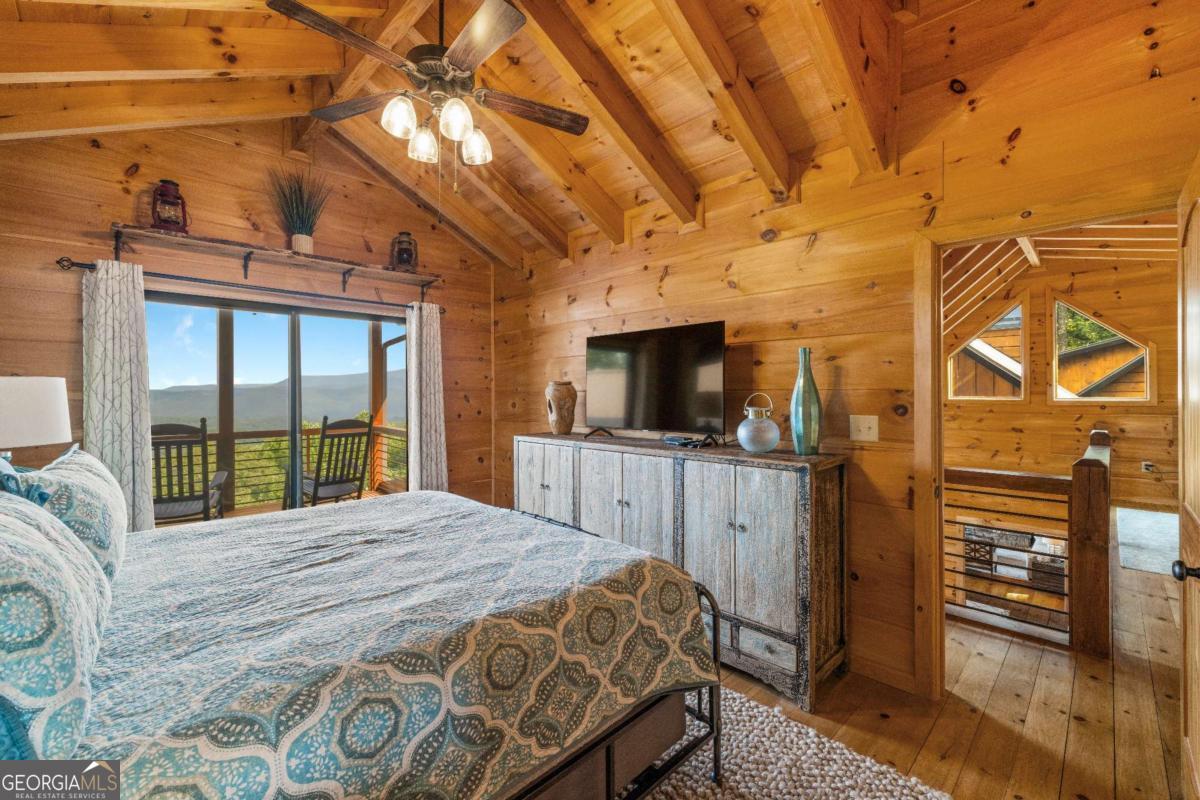 851 N Moreland Drive N