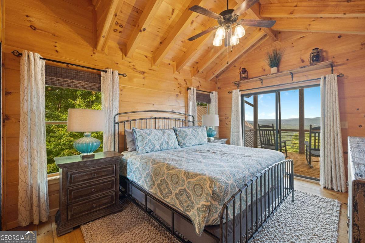 851 N Moreland Drive N