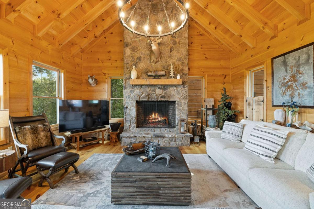 851 N Moreland Drive N