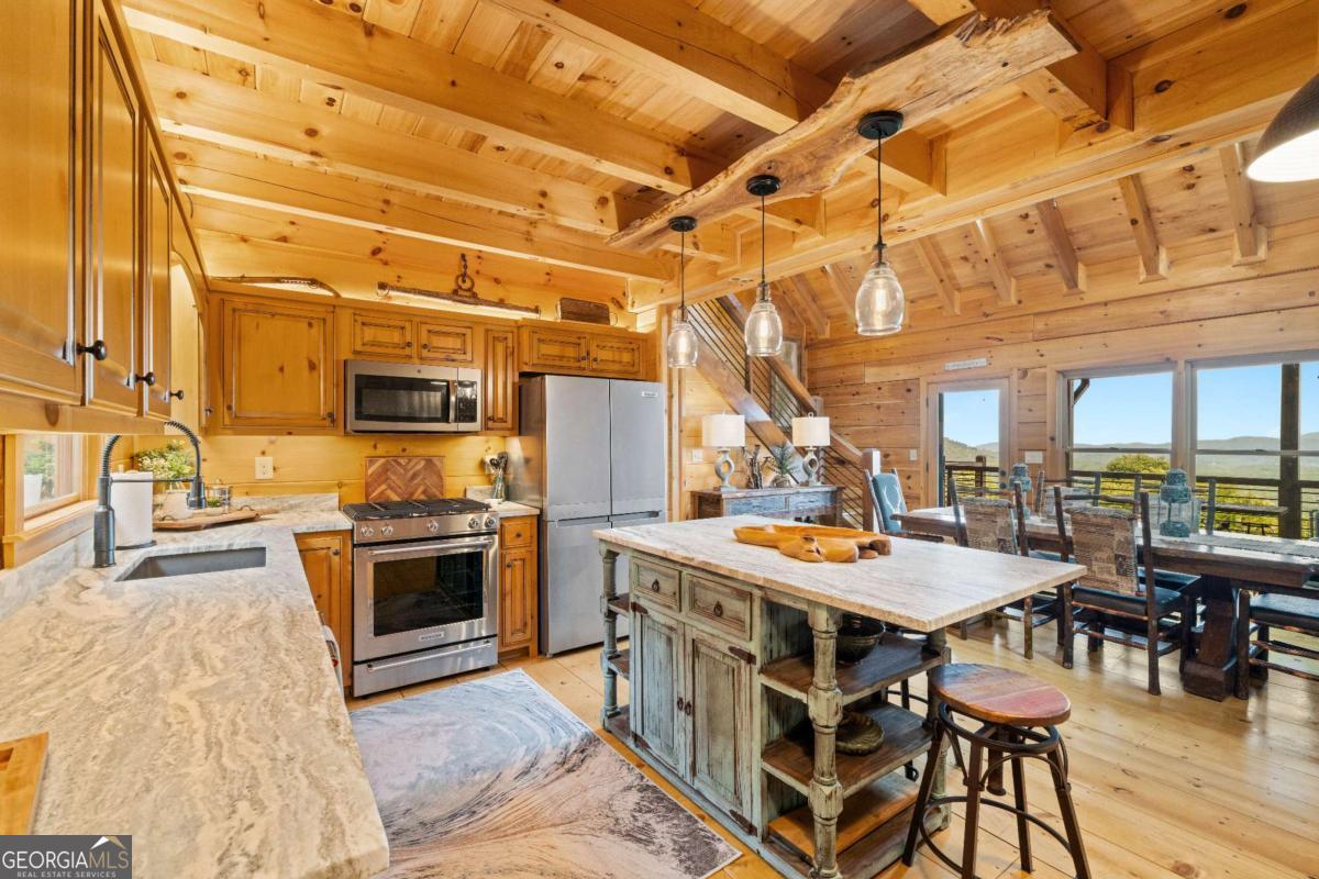 851 N Moreland Drive N