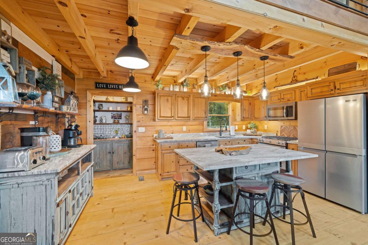 851 N Moreland Drive N