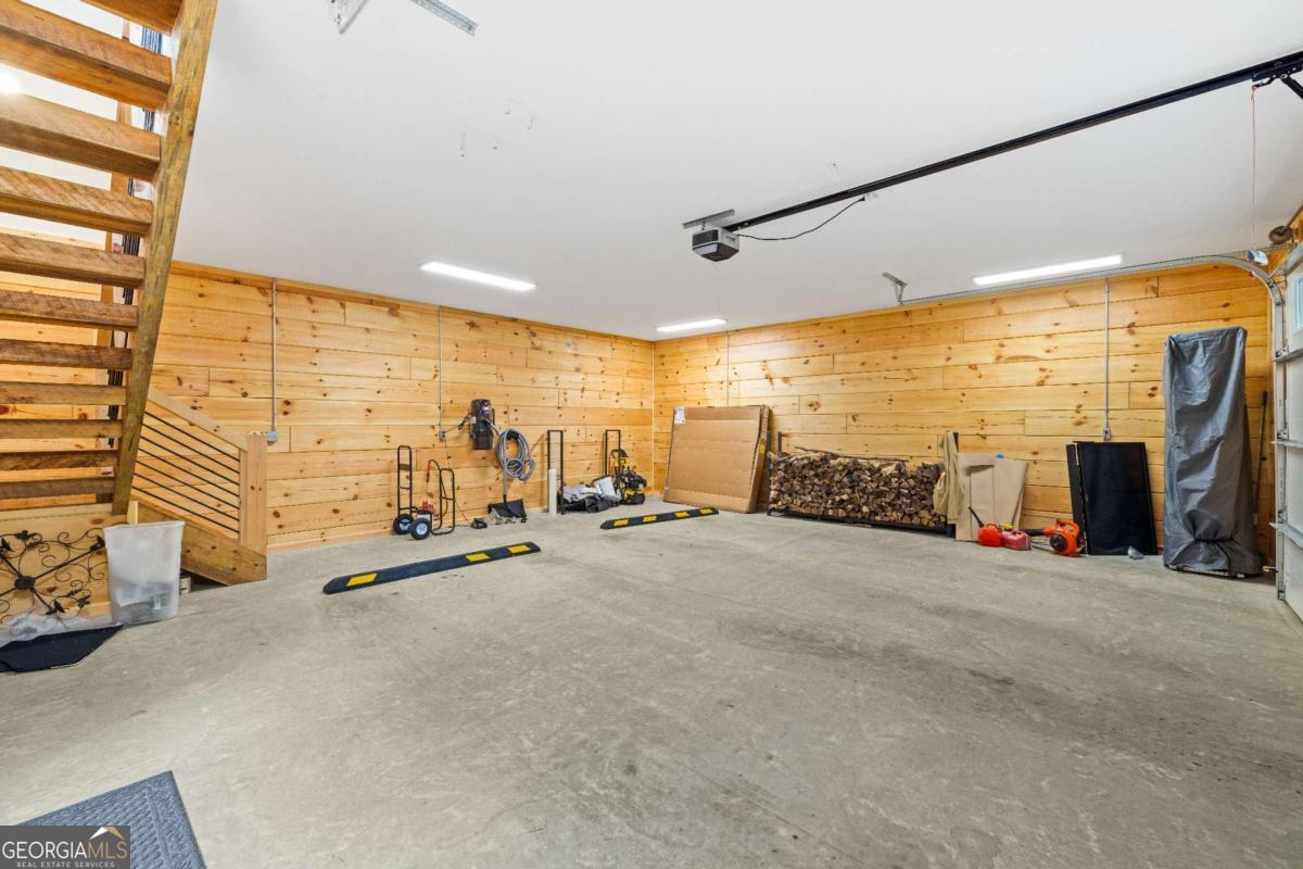 851 N Moreland Drive N