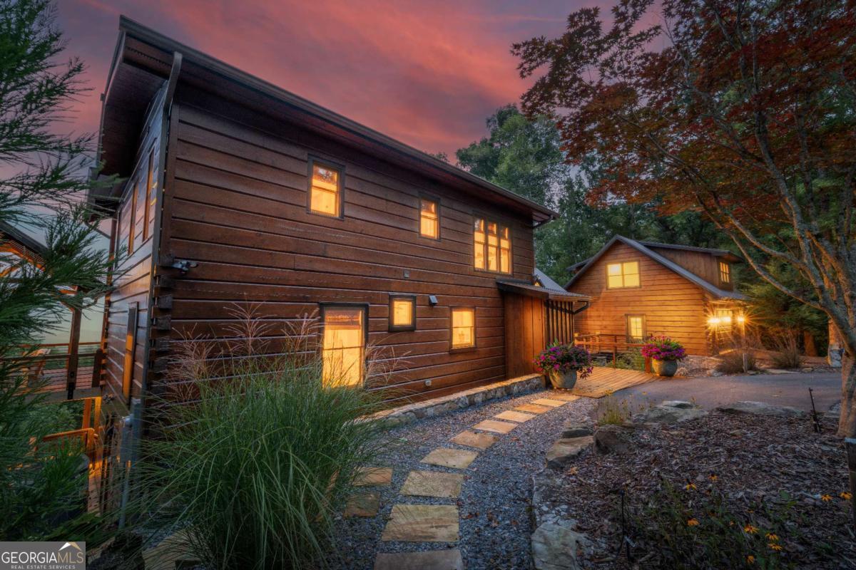 851 N Moreland Drive N