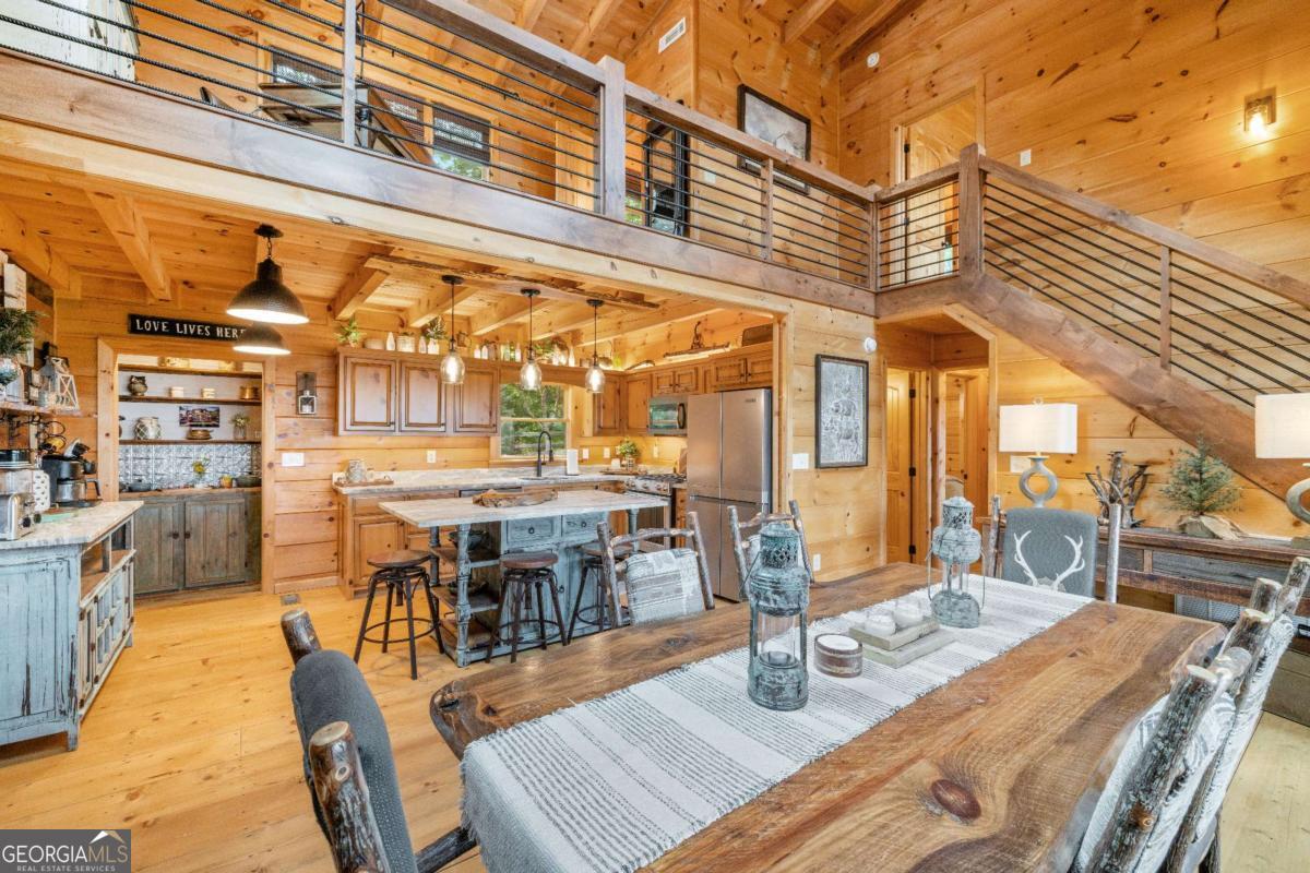 851 N Moreland Drive N