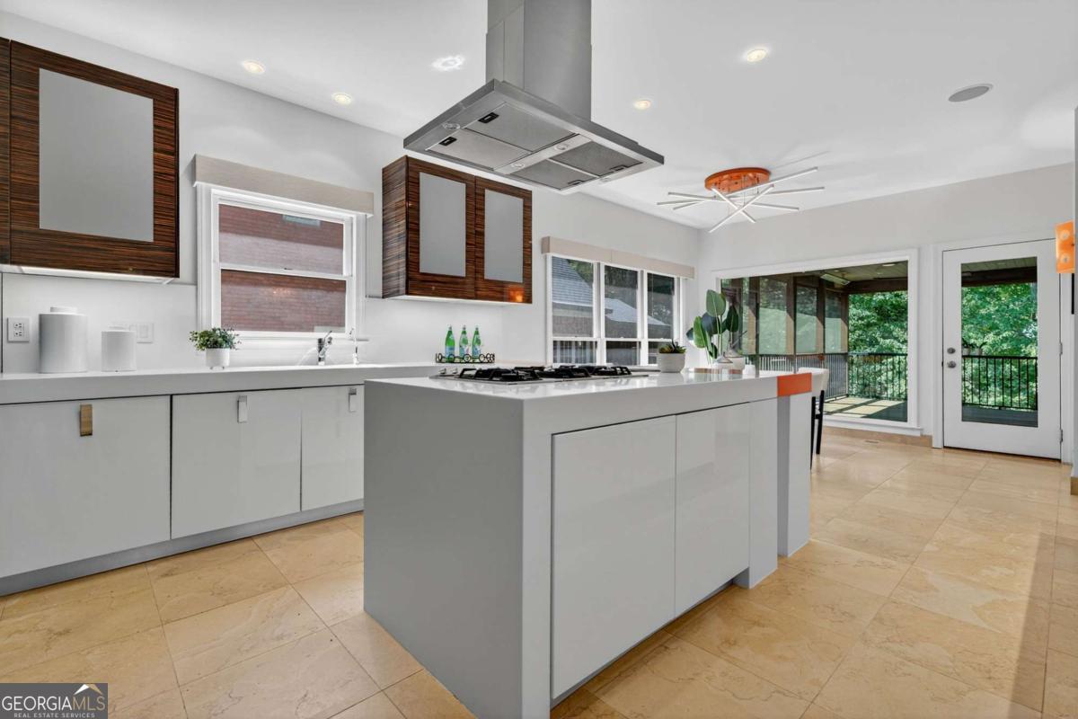 4569 Fountain Drive.